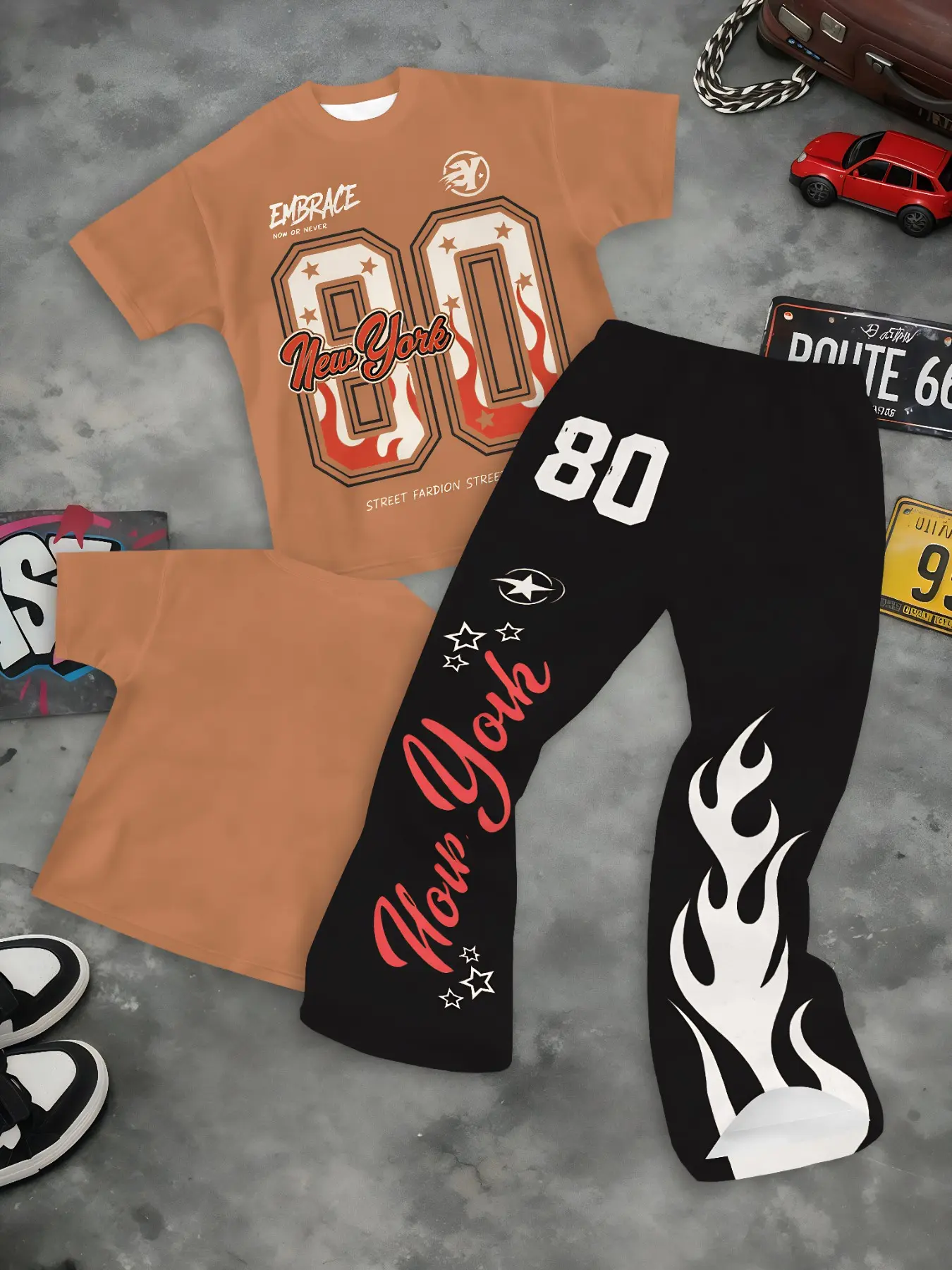 Men Hip‑Hop New York 80 Number Flame Graphic Short Sleeve T‑Shirt & Flared Bootcut Pants 2‑Piece Outfit, Streetwear Casual Matching Set For Daily Wear Party Gathering