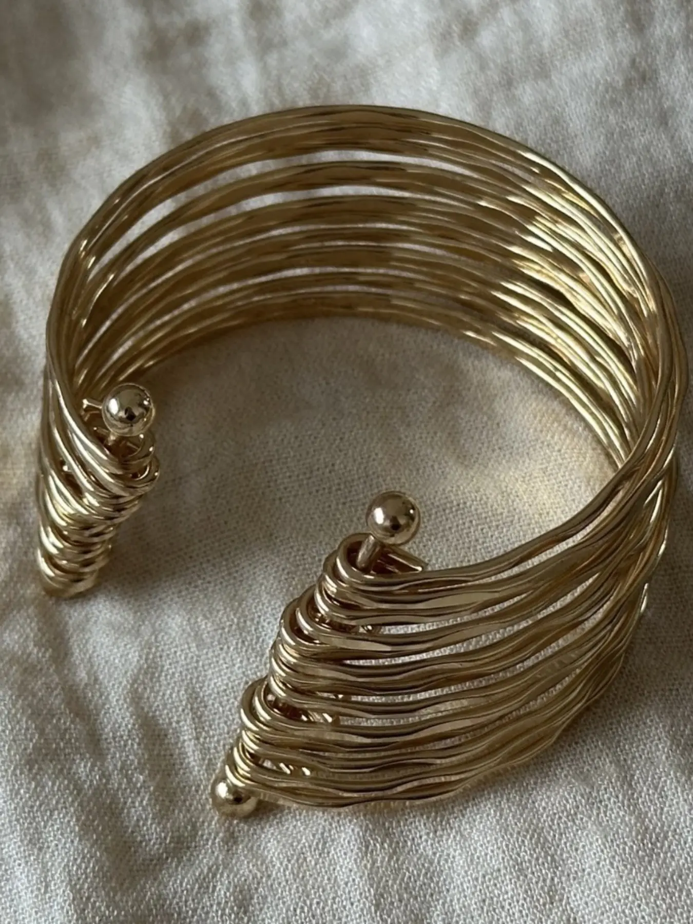 「Multi-Layer Wavy Bracelet, Minimalist Fashion Wide Band, Versatile Accessory for Any Occasion, Perfect Gift Idea🎁」