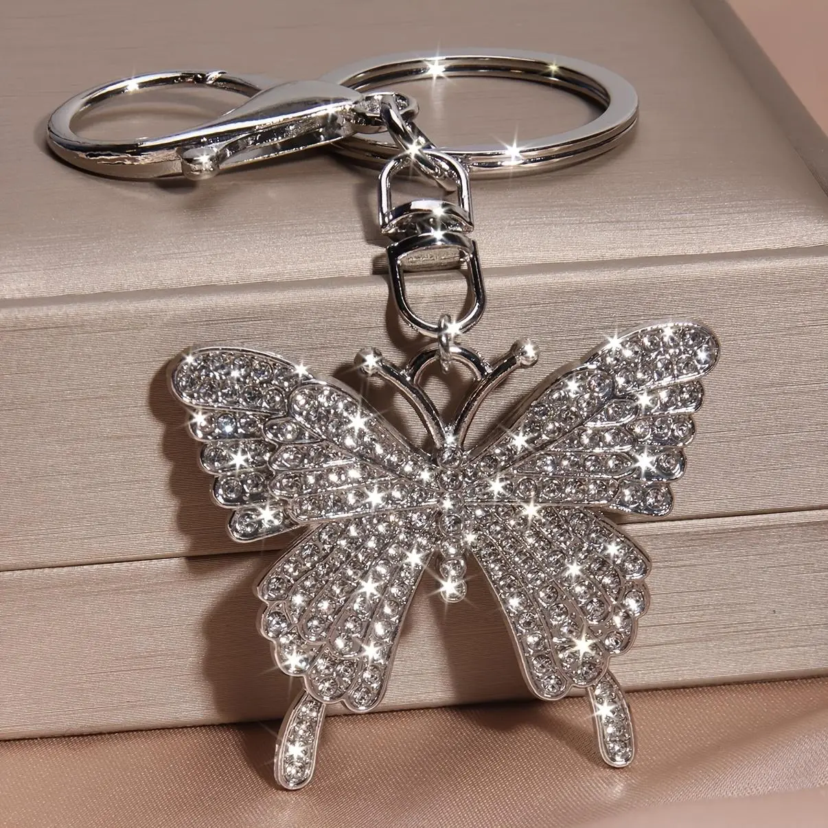 1pc of Crystal-Encrusted Large Butterfly Metal Keychain for Cars, a Creative Gift for Men