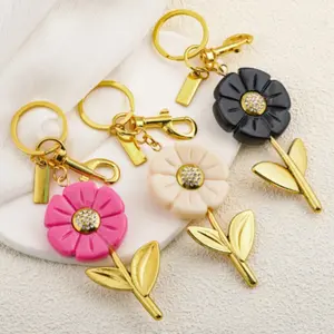 1 wind daisy diamond flower keychain women's stereo sense of small daisy flower styling bag pendant accessories