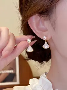 2pcs Luxury Pearl Ear Cuffs, Small Dress Shell Mother-Of-Pearl Earrings, Unique Design Jewelry, Perfect Gift for Women and Girls
