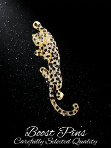 Gold Tone Crawling Leopard Brooch, Black Enamel Spot with Clear Rhinestone Inlay & Green Crystal Eyes, Vintage Wild Animal Statement Lapel Pin, Luxury Fashion Accessory for Suits & Coats, Ideal Gift for Wildlife & Luxury Jewelry Collectors