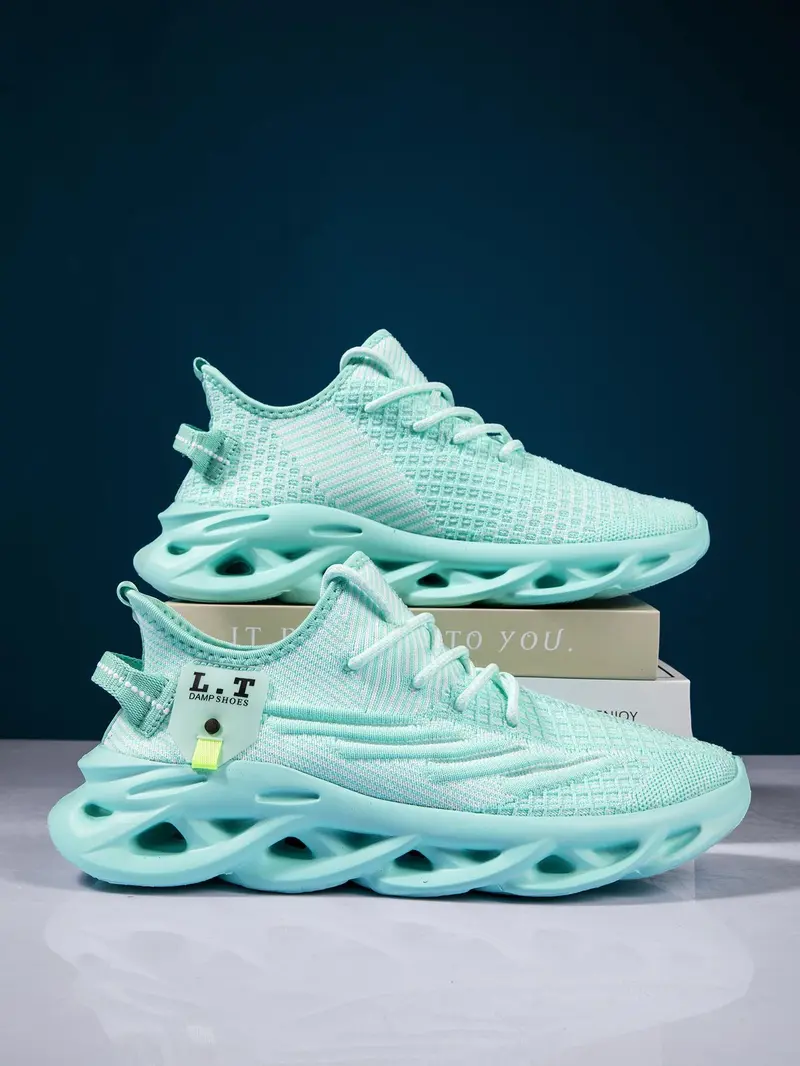 Product Introduction of Mens Shoes, Ultra-light Textured Design Lace-up Trainers for Treadmill Wear As Gift, Workout Sneakers, Casual Twist Sole Design Sports Running Shoes for Summer 2025 25
