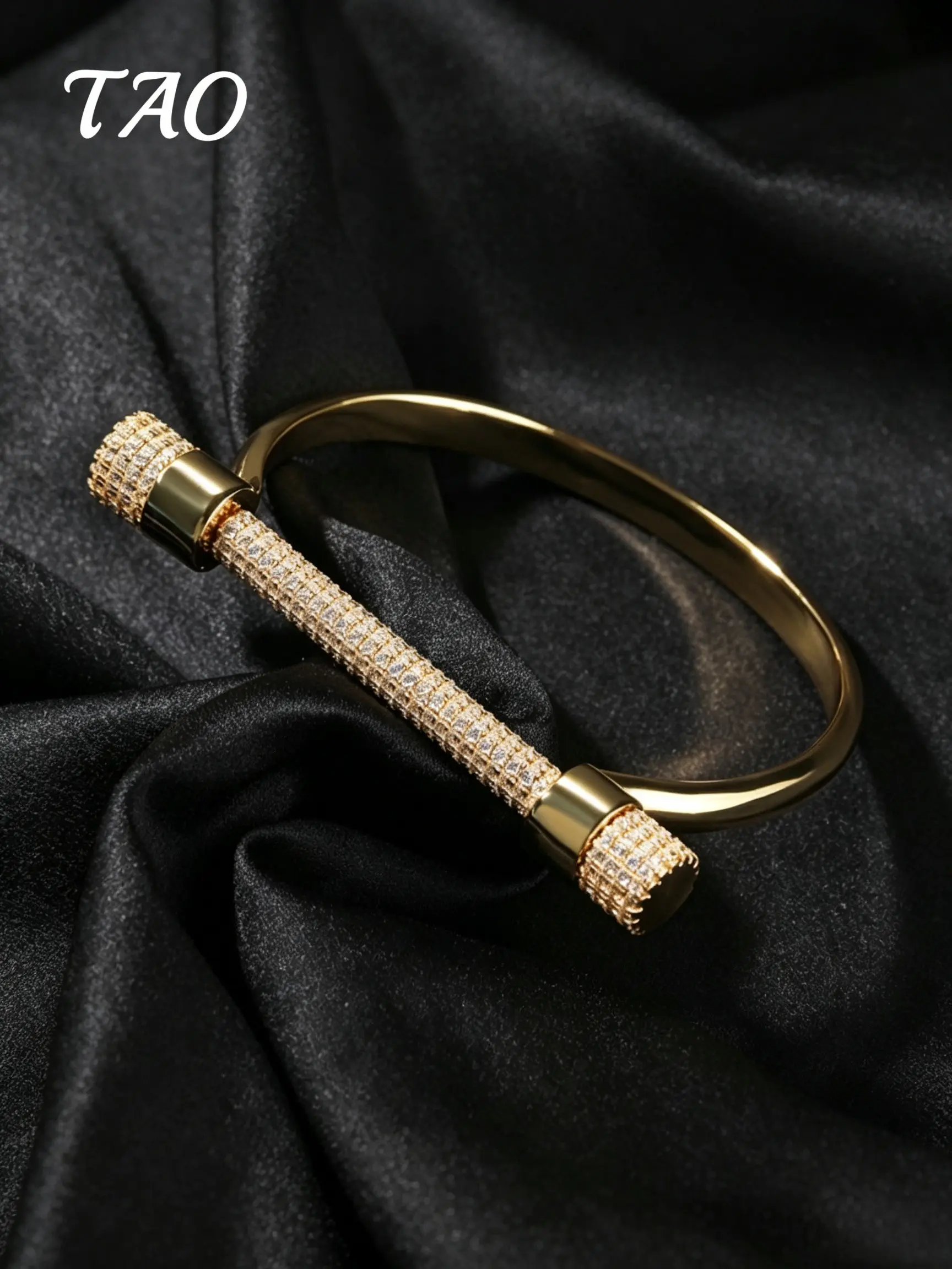 TAO-Creative Full Diamond Screw D-Shaped Horse Shoe Bracelet, Luxurious Zircon, Hip Hop Style, Unisex, Perfect Gift for Birthday and Anniversary