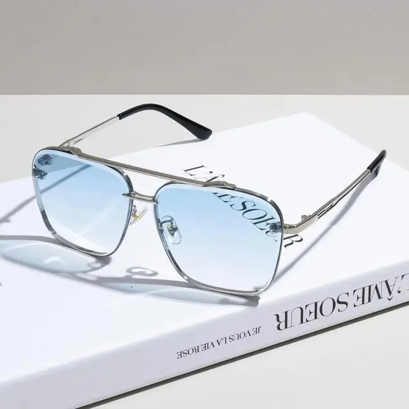 Men's Classic Aviator Sunglasses with Lightweight Silver Metal Frame, Blue Gradient Lenses with UV400 Anti-Glare Protection for Driving, Men's Sunglasses, Unisex, Male, Pa, Husband, Polycarbonate, Pilot Look, Full Rim, Modern, Outdoor, Boyfriend, Dad, Out