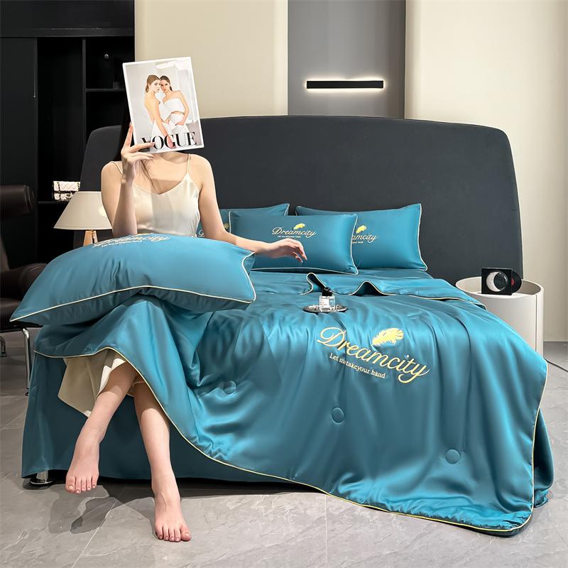 Solid Color Comforter, 1 Count Soft Comfortable Cooling Bedding Quilt, Breathable Lightweight Comforter for Home Bedroom Hotel Dormitory