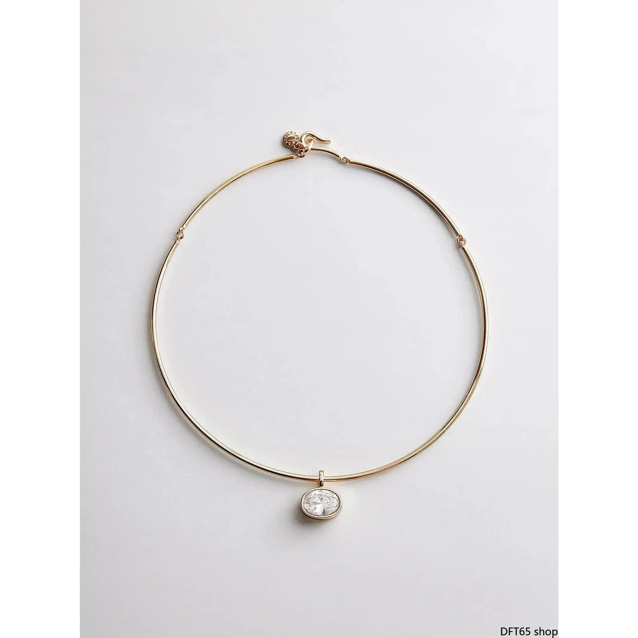 Gold Tone Thin Collar Choker Necklace With Single Inlaid Crystal Pendant Smooth Polished Metal Frame For Women Daily Casual Dating Formal Events Versatile Minimalist All Occasion Neck Fashion Accessory