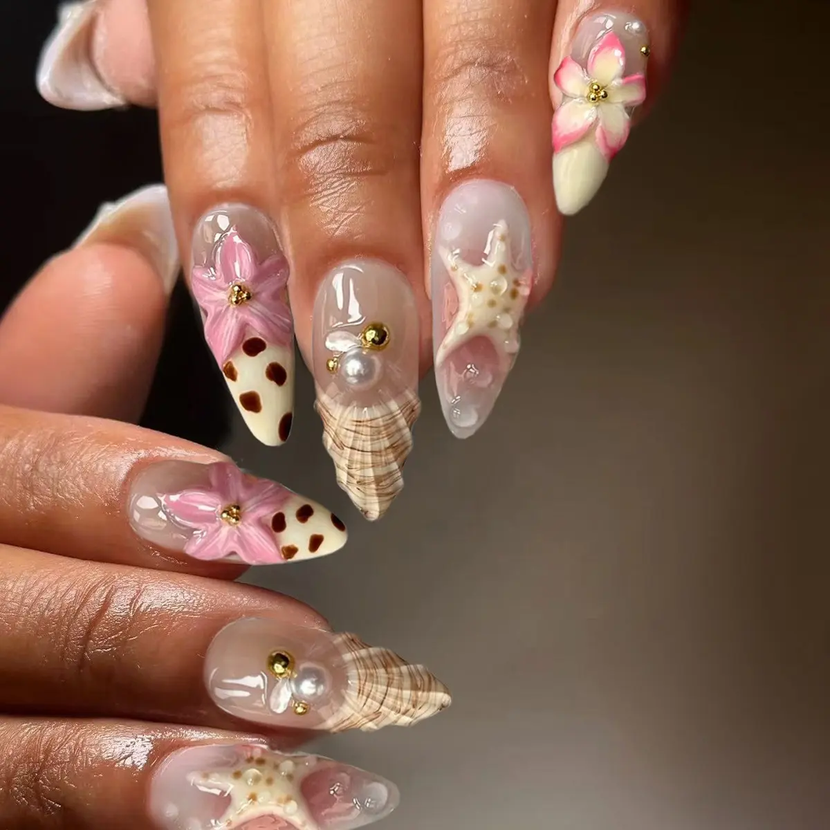 24Pcs Medium-Long Almond Shape Nude and Sheer Press-on Nails False Nail Set 3D Shell Pearl Starfish Plumeria Ocean Style Nail Tips Vacation Style Removable False Nails Beach Date Versatile Style Includes Jelly Glue and Nail File