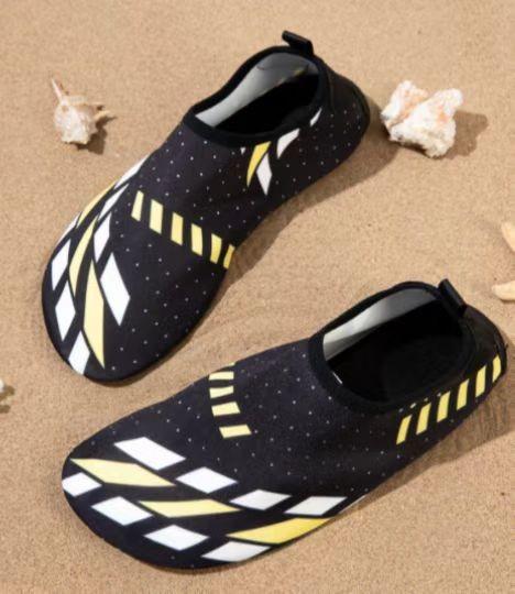 Mesler women's beach shoes are non-slip, suitable for outdoor wading and stream trekking, indoor sports, floor yoga, and are made of rubber to prevent punctures