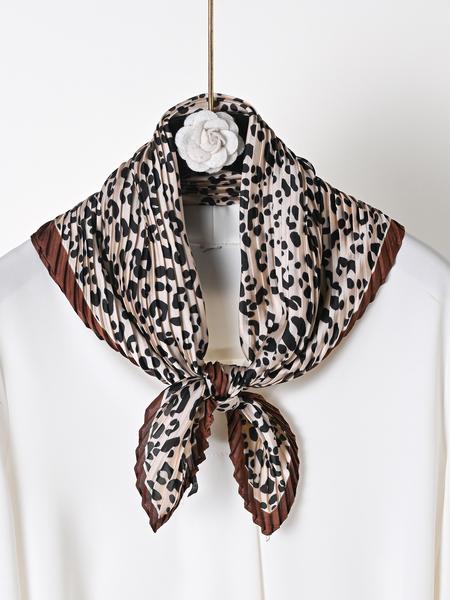 Women's Fashion Boho Silk Scarf, Autumn/spring Accessory, Wrinkled Floral Print, Faux Silk Square Scarf, Perfect for Shirts & Headbands