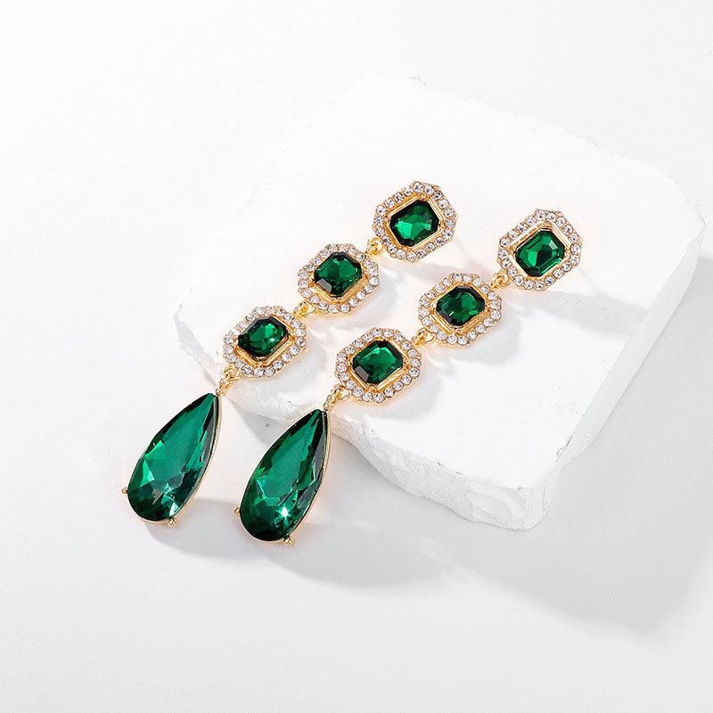 European and American fashion-inspired, premium-designed long-drop-shaped crystal earrings with a dazzling shine. Elegant, versatile, and perfect for cross-border purchases.