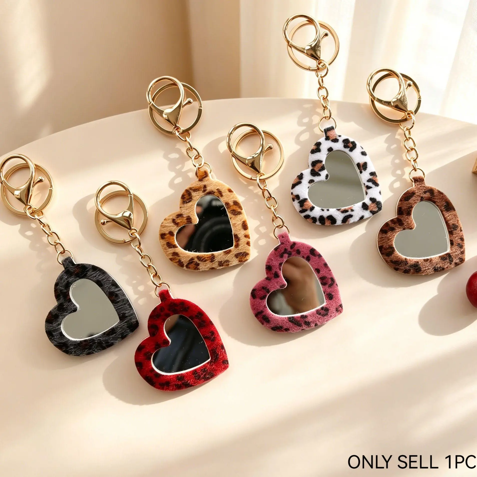 Retro leopard print mini mirror keychain, leather, portable, heart-shaped makeup mirror, accessory, plush bag decoration, gift keychain, Keychain Accessories