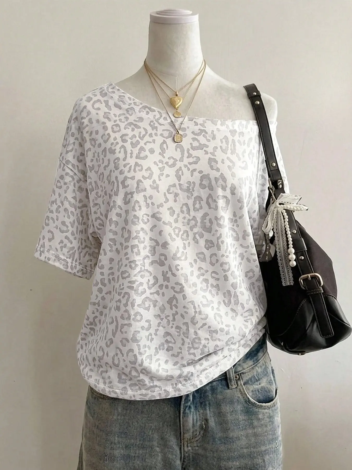 Women's Oversized Slant Shoulder Short Sleeve T-Shirt, Soft Casual Leopard Print Off-Shoulder Top, Suitable For Y2K Hot Girl Street Style, Daily Casual Wear And Dating Outfits