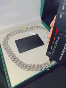 15mm Cuban chain link necklace in a hip-hop rap style, Miami Cuban chain with VVS, plated process makes it durable and resistant to fading, same style as rap artists, perfect for big occasions, highlighting a bold and outstanding personal vibe.