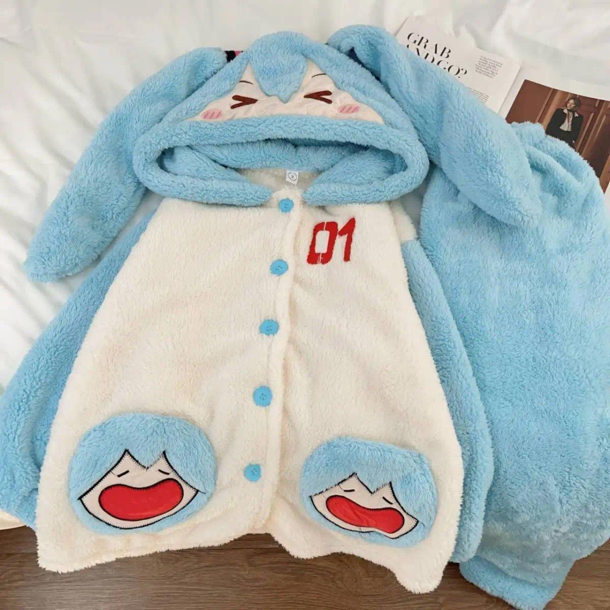 Hatsune Miku cartoon animation peripherals cute coral velvet long-sleeved hooded pajamas winter thickened warm home outing set