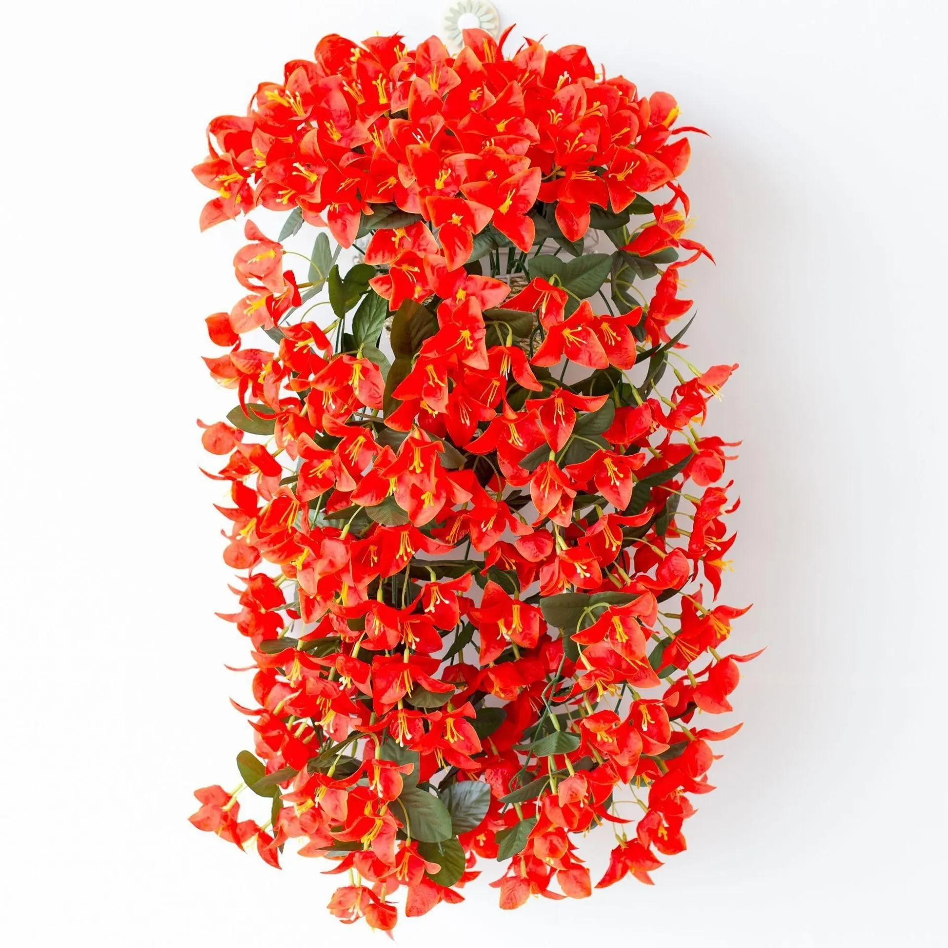 4 pieces of artificial triangle lily silk flowers for outdoor decoration in autumn. These realistic hanging triangle lily silk flowers are used for outdoor decoration. They are UV-resistant realistic silk vines, suitable for front porches on Thanksgiving,