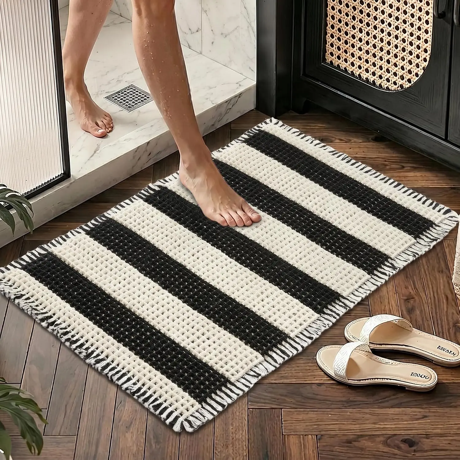 Waffle Bath Mat 20x32, Super Absorbent Non Slip Bathroom Rug with Rubber Backing, Machine Washable Soft Quick Dry Bath Mat for Bathroom Floor, Boho Striped Bath Rug with Tassels, Black White