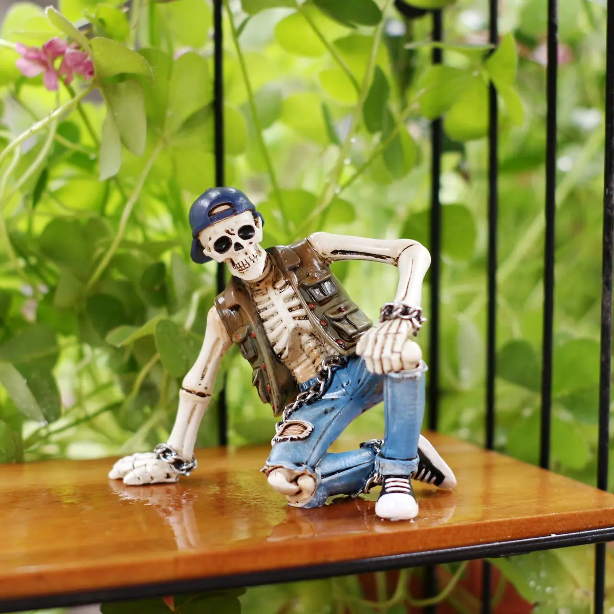 Street Dance Skull Ornament, Creative Halloween Decor, Indoor Tabletop Decoration, Fun Skull Dancing, Perfect Gift