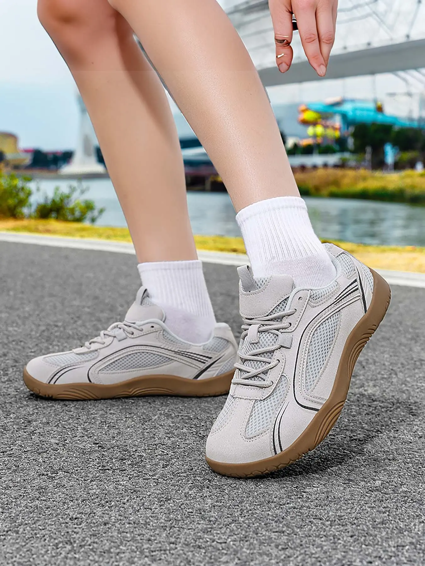 A pair of women's wide toe plus size training shoes, shock-absorbing and rebound training shoes, lightweight and anti slip training shoes