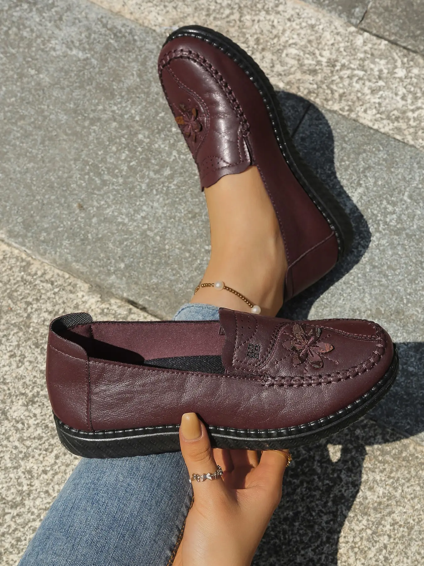 Women's Slip-On PU Leather Loafers, Vintage Embroidered Floral Design, Anti-Slip Flat Shoes, Comfortable for All Seasons, Casual Style, Walking Shoes, Footwear