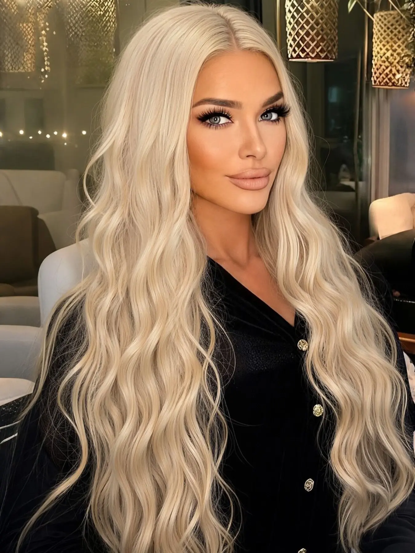 Long Blonde Wig Wavy Synthetic Wig, Platinum Blonde Wig Middle Part, Natural Blonde Wig for Women, 28 Inches, All Seasons