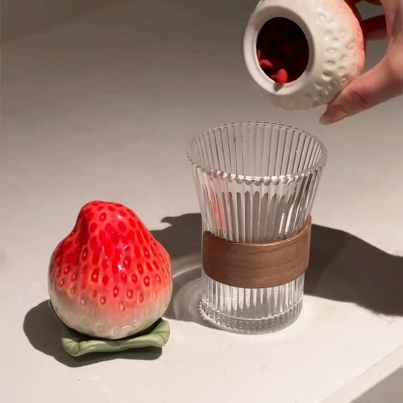 Ceramic Strawberry Tea Canister Airtight Storage Jar Coffee Container Portable Food Storage with Lid Home Decorative Ornament Birthday Gift for Tea Lovers