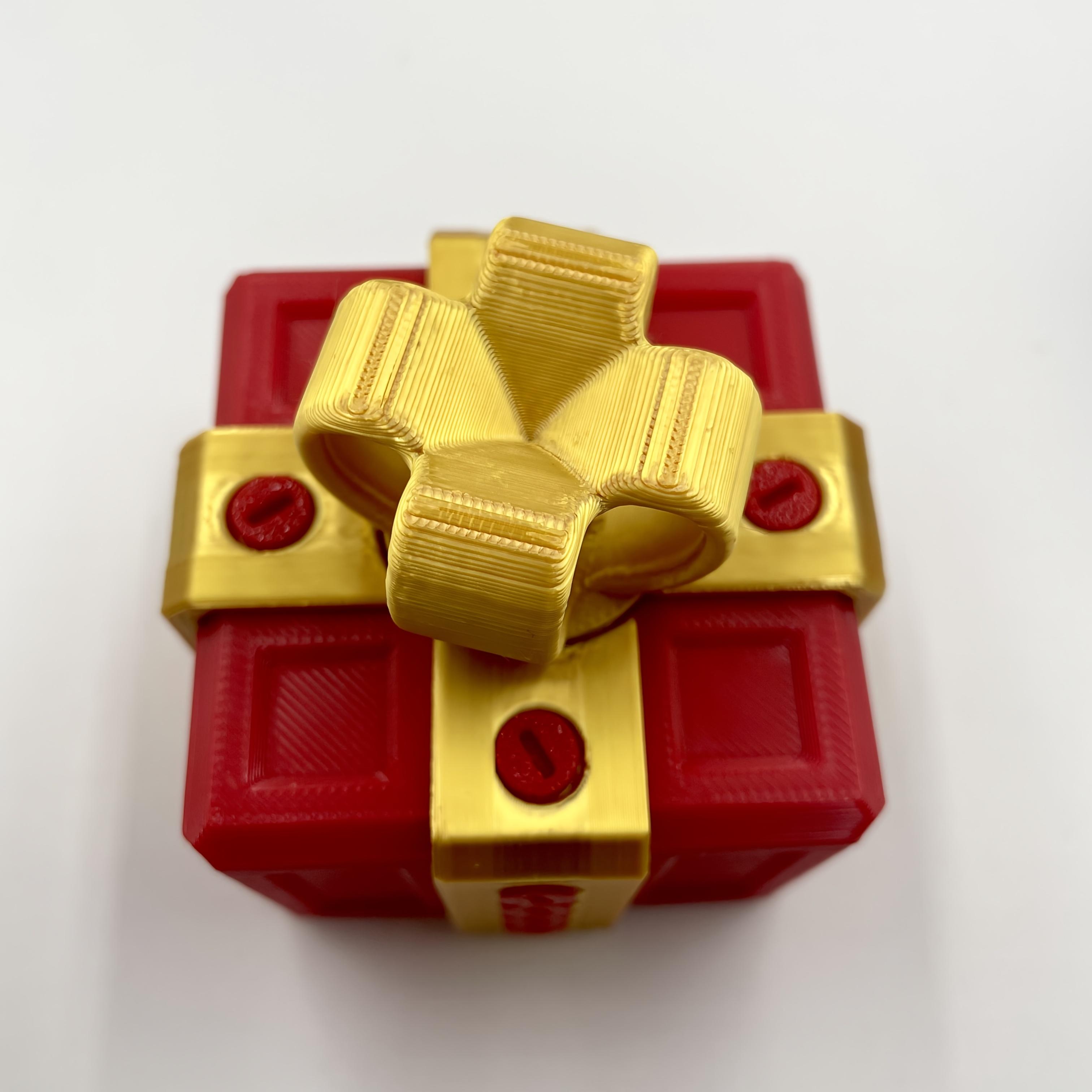 3D Annoyingly Fun Gift Box with Plastic Screws - Interactive Geometric Puzzle Novelty Gag Gift for Christmas, Birthdays, Valentine's Day - Durable Plastic Money Card Container for Ages 14+, Prank Item | Humorous Design | Screwtop Container, Christmas