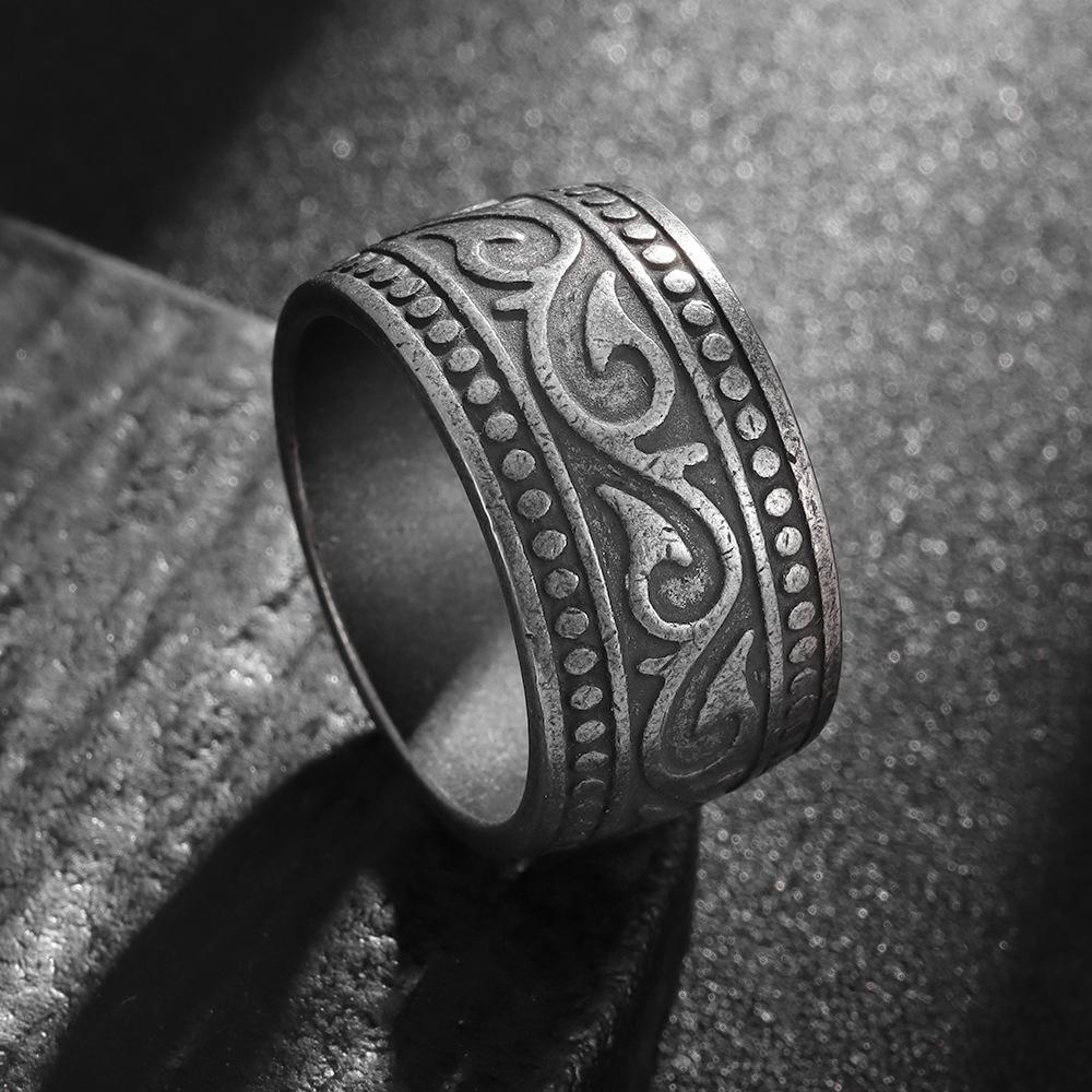 Popular Celtic Triangle Knot Cast Titanium Steel Ring, European and American Men's Fashion Accessory, Personalized Ring