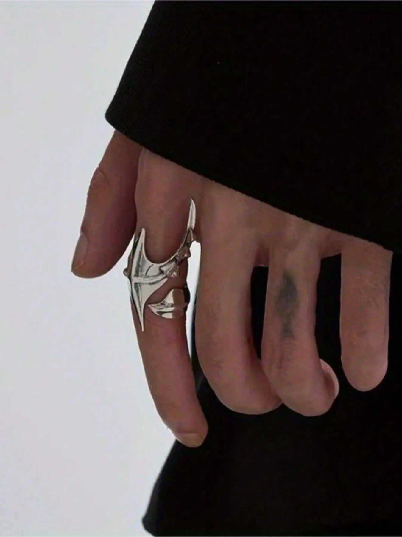 1 piece of personalized asymmetrical exaggerated cyberpunk gothic hip-hop punk alien alloy Edgy Ring clothing accessory