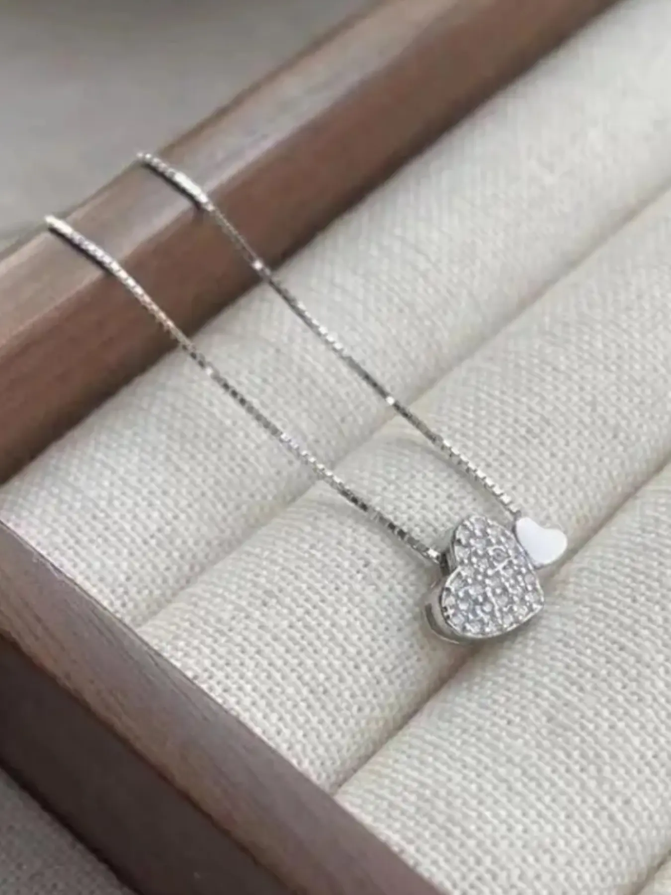 Sweetheart Necklace for Women, Simple Heart Pendant Zirconia Choker, Autumn Winter Commuter Gift, Elegant Lockbone Chain Jewelry, Love Necklace