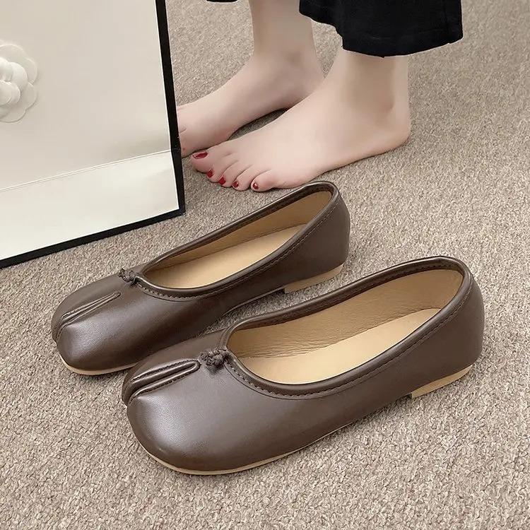 Retro Split Toe Horseshoe Flats 2026 New Arrival Women Casual Ballet Shoes Black Silver Red Brown