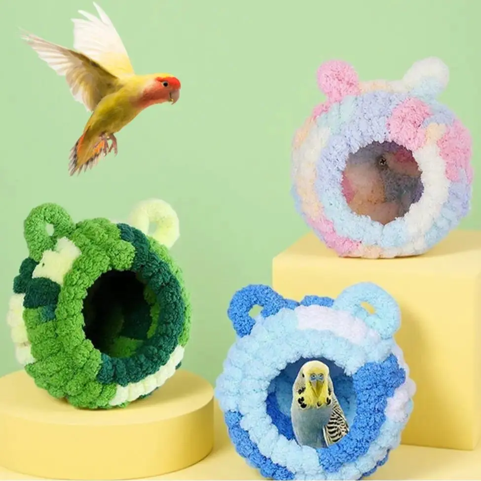 Aesthetic Look Warm Cotton Parrot Nest - Skin-Friendly Coral Fleece Insulation, Draft-Blocking Hanging Hut, Winter Warmth Cozy Indoor Cage Retreat for Small Parrots