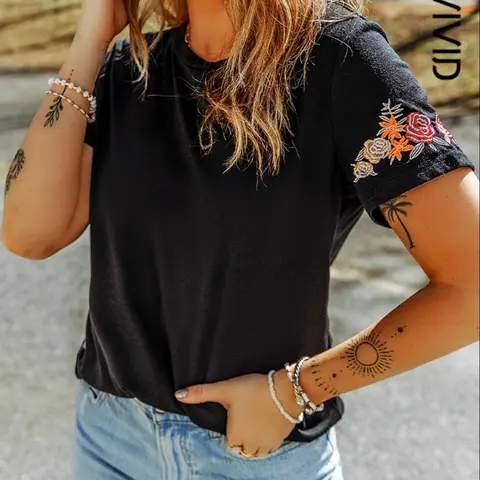 Women's Floral Embroidered Solid Color Round Neck Short-sleeved T-Shirt Embroidery, Casual Streetwear Top for Summer Daily Wear, Ladies Clothes Tee