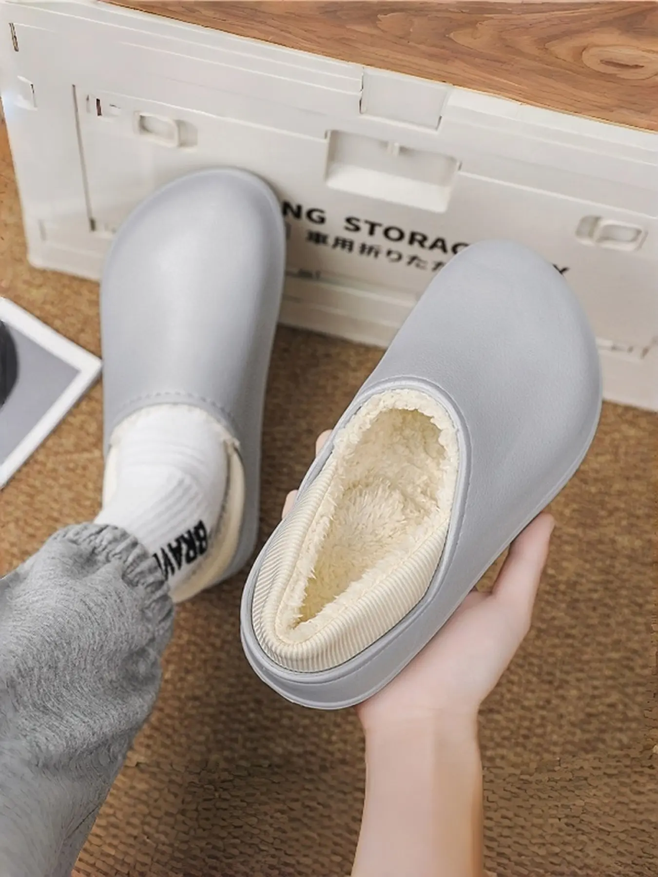 Unisex Plush Fur Clogs, Wear-Resistant Wave Platform, Smooth Waterproof Exterior, Warm Collar Detail, Casual Chic for Winter Cabin and Street Strolling, Footwear