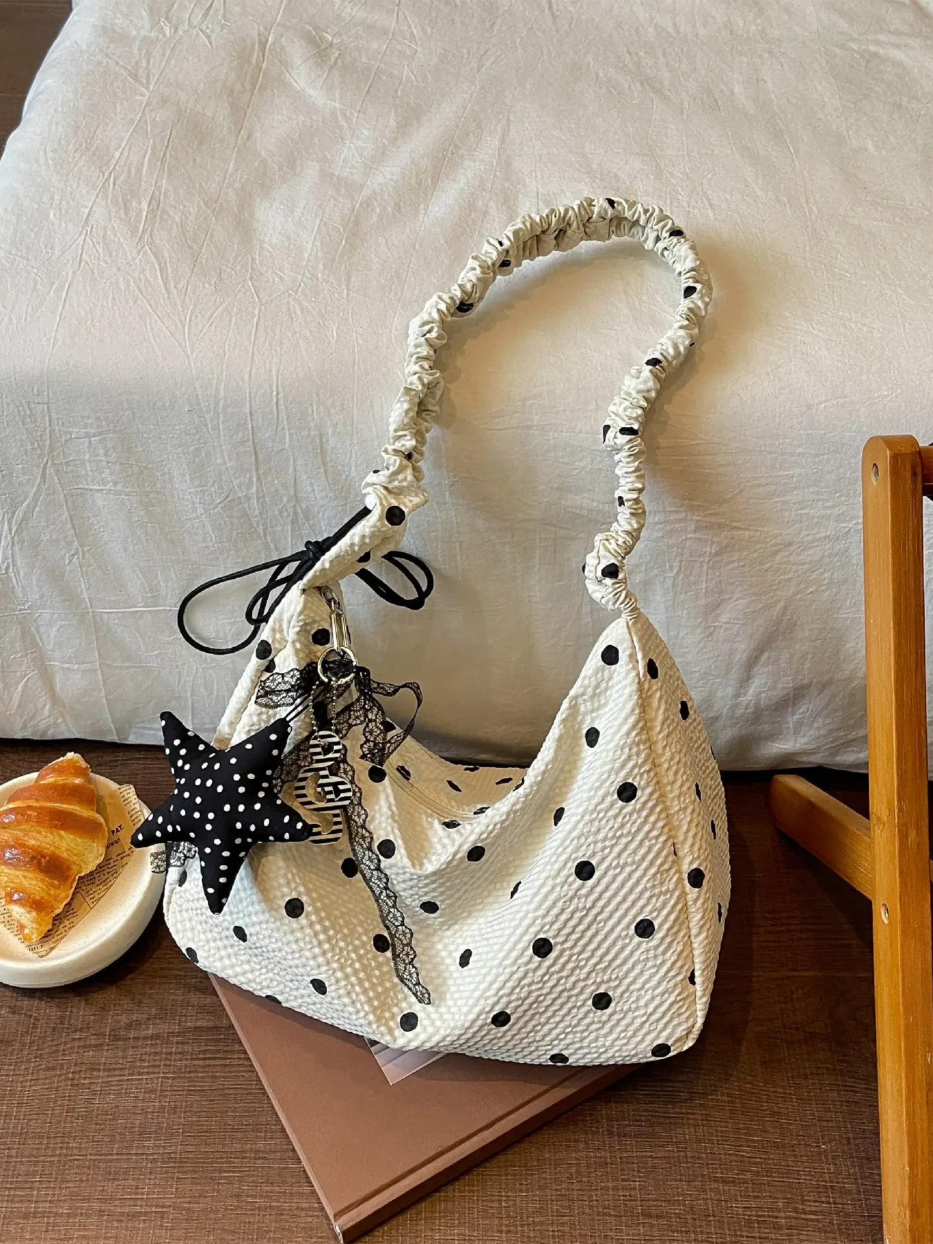 Casual and fashionable large capacity polka dot grid decoration pleated handbag design can be carried on one shoulder diagonally, suitable for daily outings, dates, and dinners