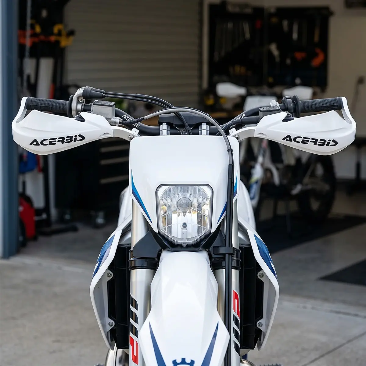 Universal Motorcycle Hand Guards, Handlebar Protection, Windshield Gloves, Compatible with Honda Yamaha Kawasaki Suzuki, Atv & Adv Racing