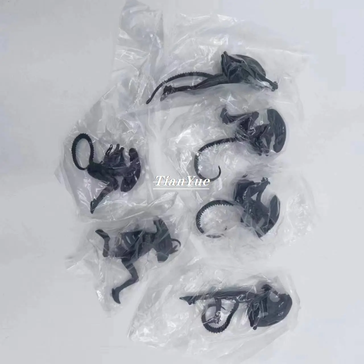 Anime Alien's daily life 6pcs/set Different postures Action Figure toy Decoration 5cm