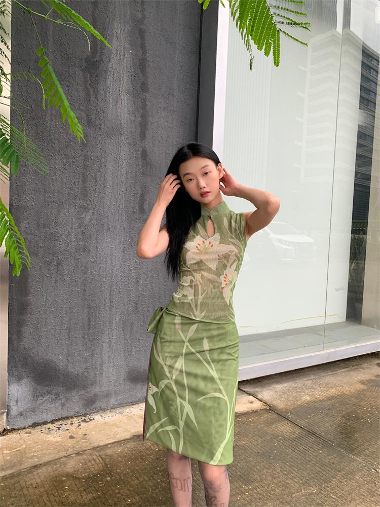New Chinese-style lily pattern reversible cheongsam top + new Chinese-style lily pattern reversible one-piece skirt