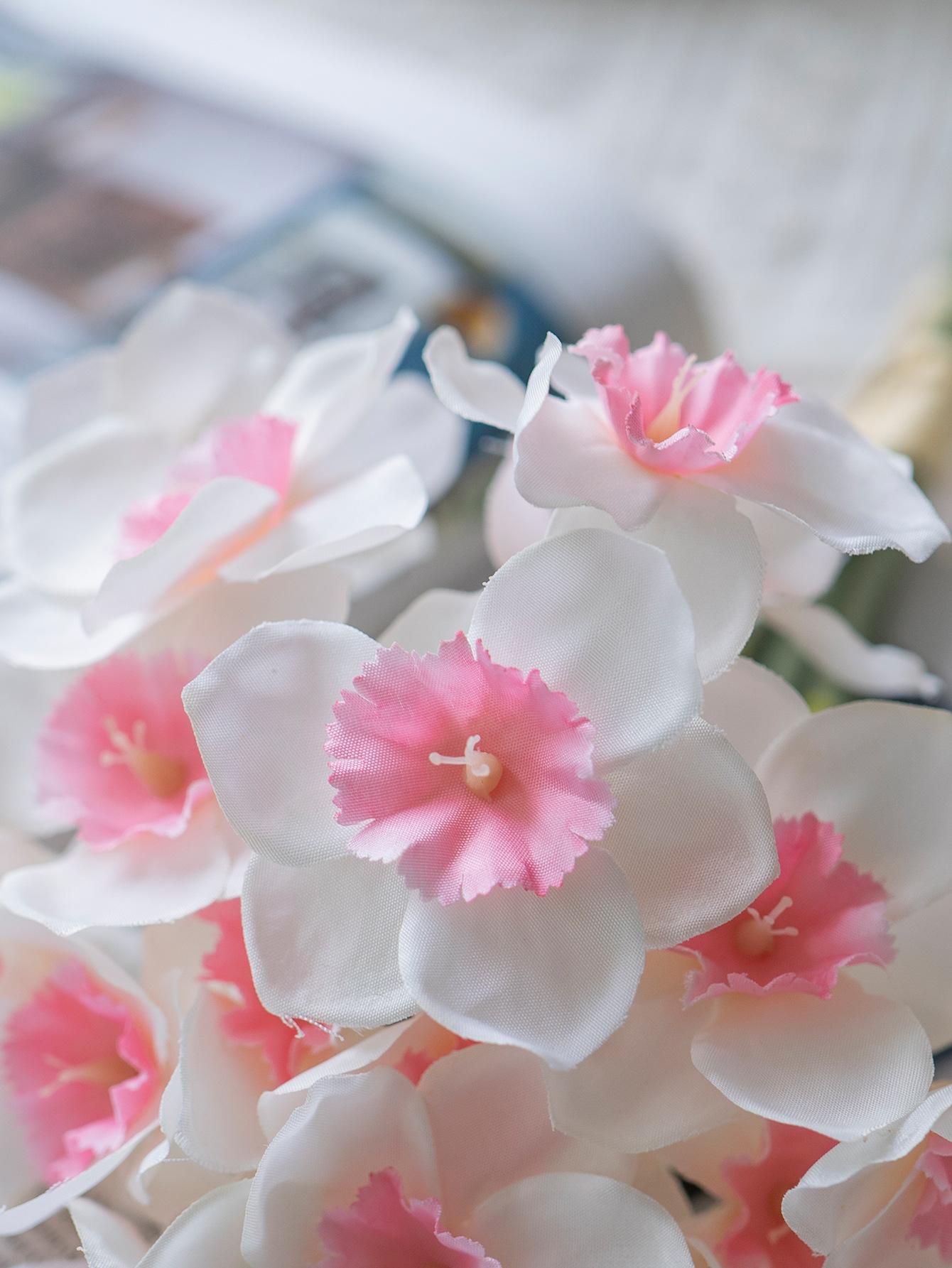 Daffodil Bouquet Silk Flower Plastic Living Room Table Decoration Artificial Fake Flower Potted Plant Home Decoration