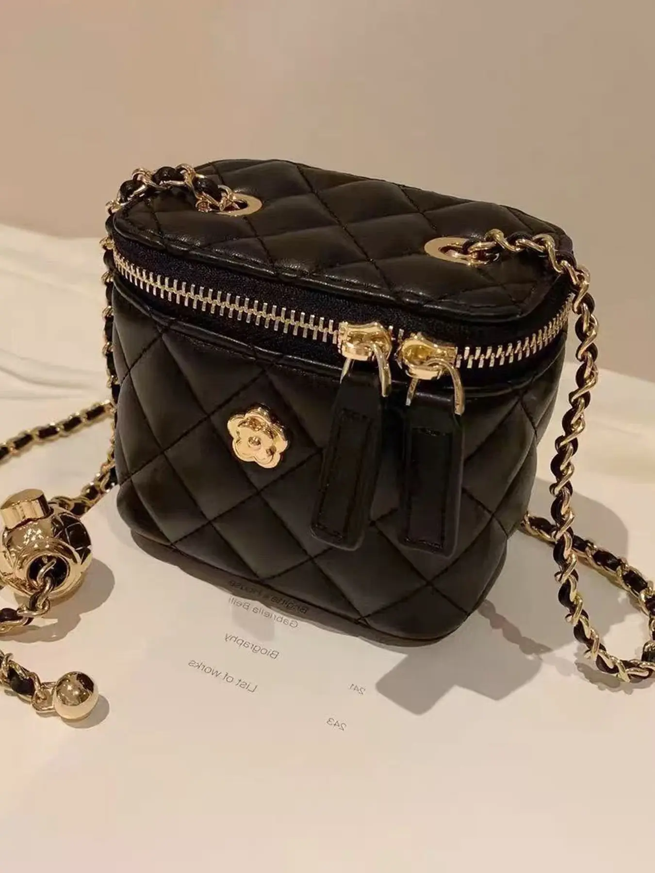 High-End Small Chaine Style Rhombus Chain Box Bag for Women, Lightweight Luxury Bestseller, Elegant Handbag for Outdoor Use, Crossbody Design