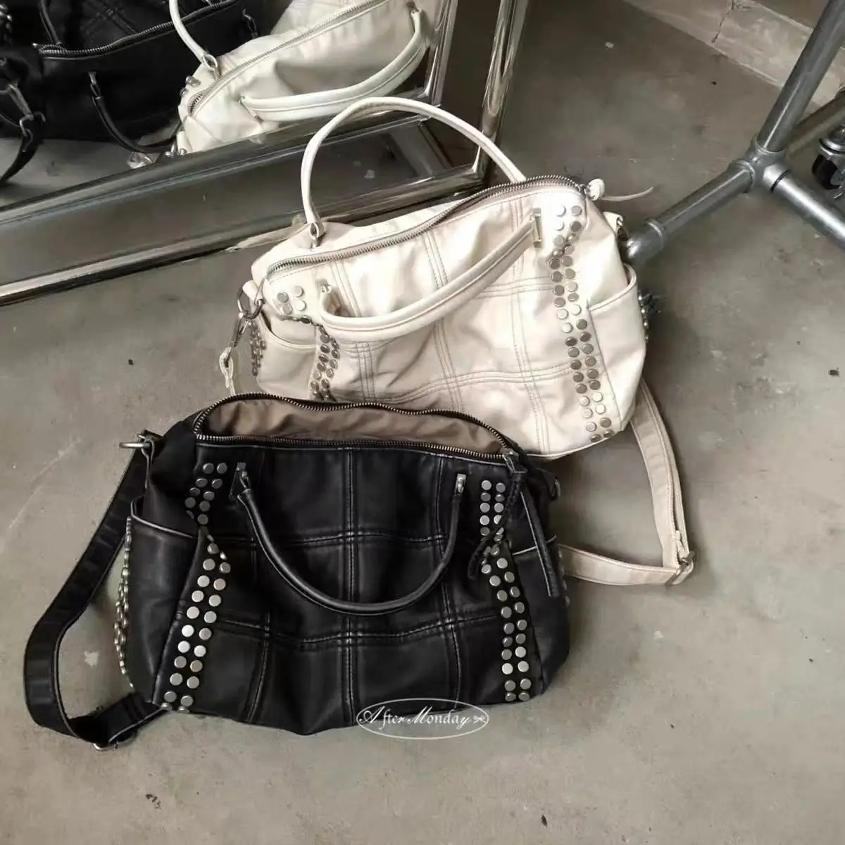 Women's Tote Bag Retro Metal Rivet Y2K Street Style Large Capacity Detachable Strap for Work Travel Shopping