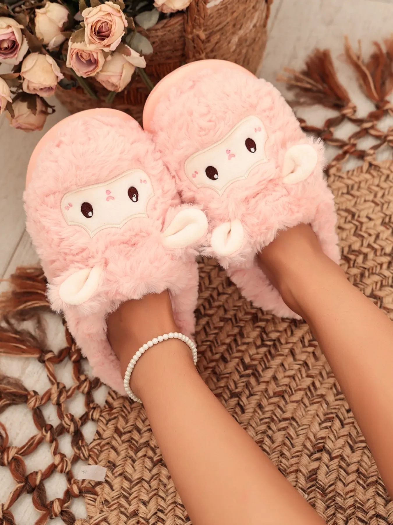Women's New Cartoon Sheep Plush Fluffy Slippers, Cozy Home Slippers, Warm and Cute, Soft and Comfortable, Ideal for Indoor Use