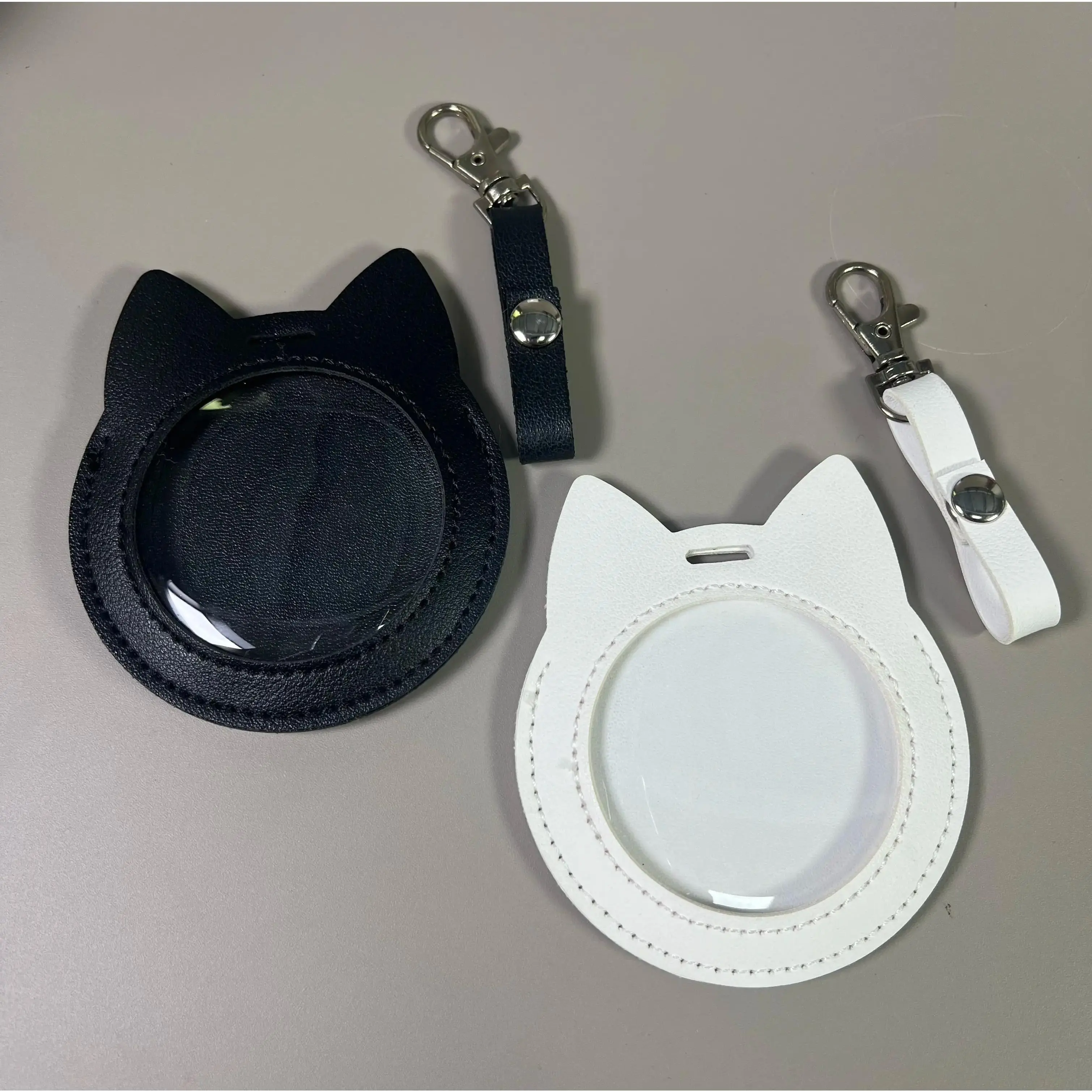 2 Pack Cat Badge Protective Case - Transparent Window Storage Pouch with Hangable Phone Charm, Suitable for Cat-Shaped & Digital Items, Daily Wear & Badge Collectors (With Protective Features)