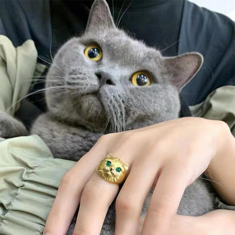 Ins Style Cat Ring for Women – Simple Design with Embedded Synthetic Diamonds – French Vintage-Inspired Textured Gold Carving – Versatile and Chic Accessory