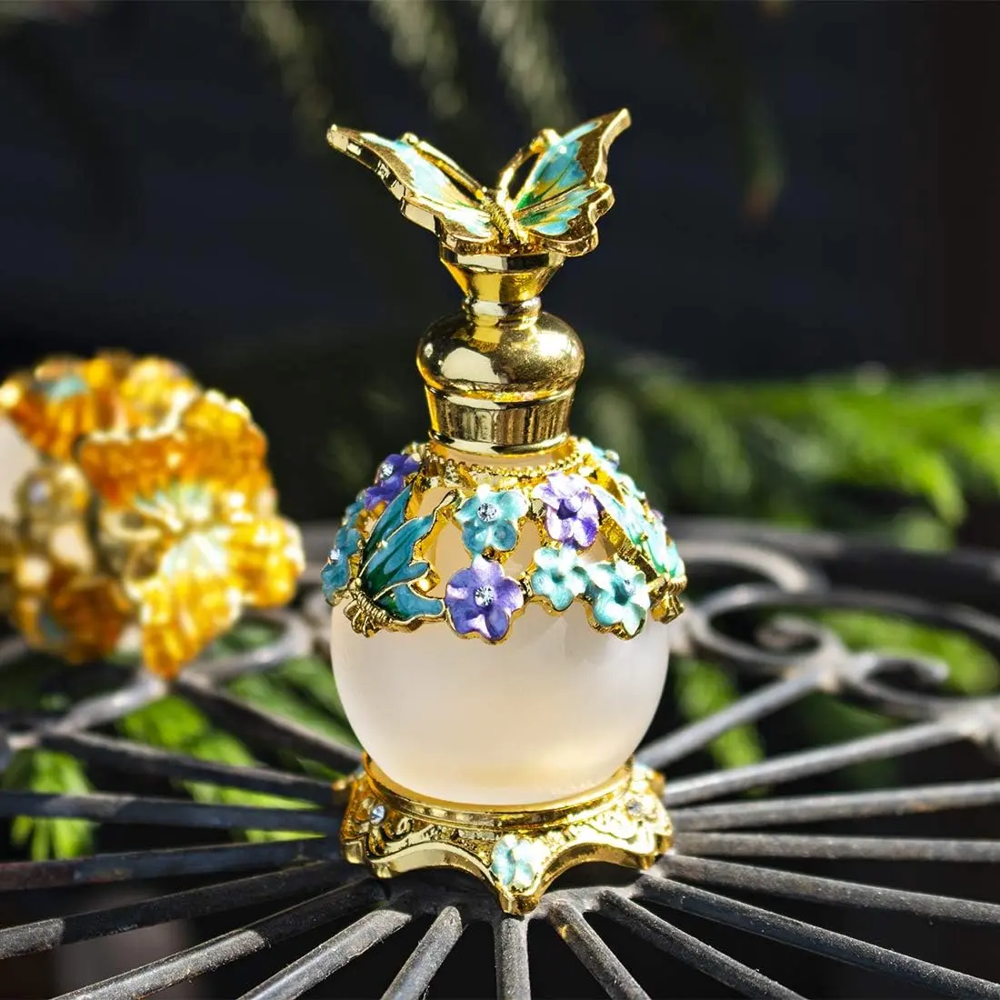 Butterfly Flower Perfume Bottle,   Scent Bottle | 15ml Floral Decorative Design, Refillable Glass Bottle, Empty  Holder, Retro  Decor