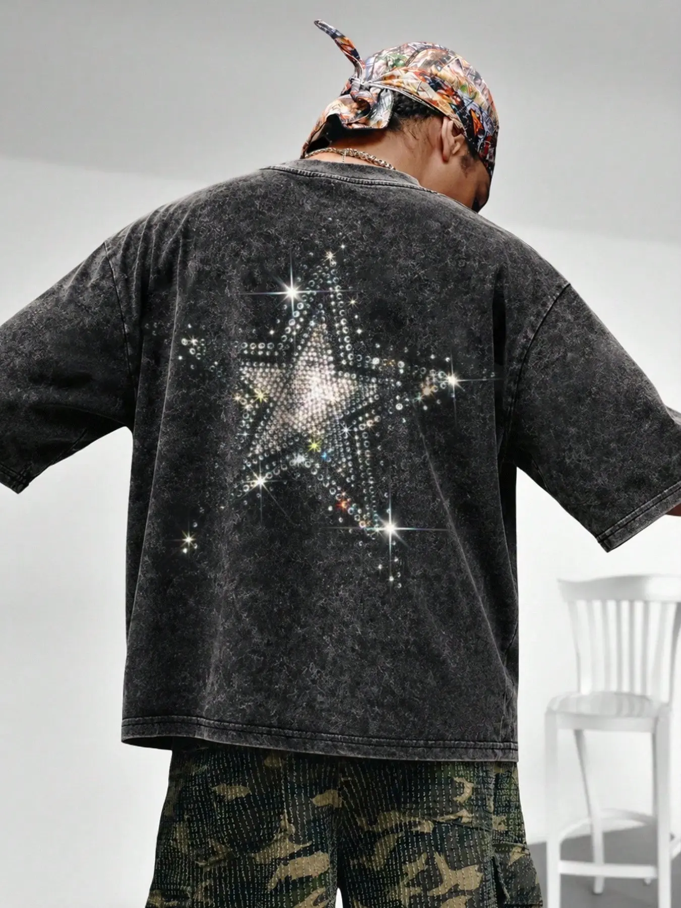 Dropped-shoulder short-sleeve T-shirt, washed and distressed process, cotton material, graphic star pattern with rhinestone and heat transfer rhinestone craftsmanship, everyday casual back-to-school streetwear, holiday gift