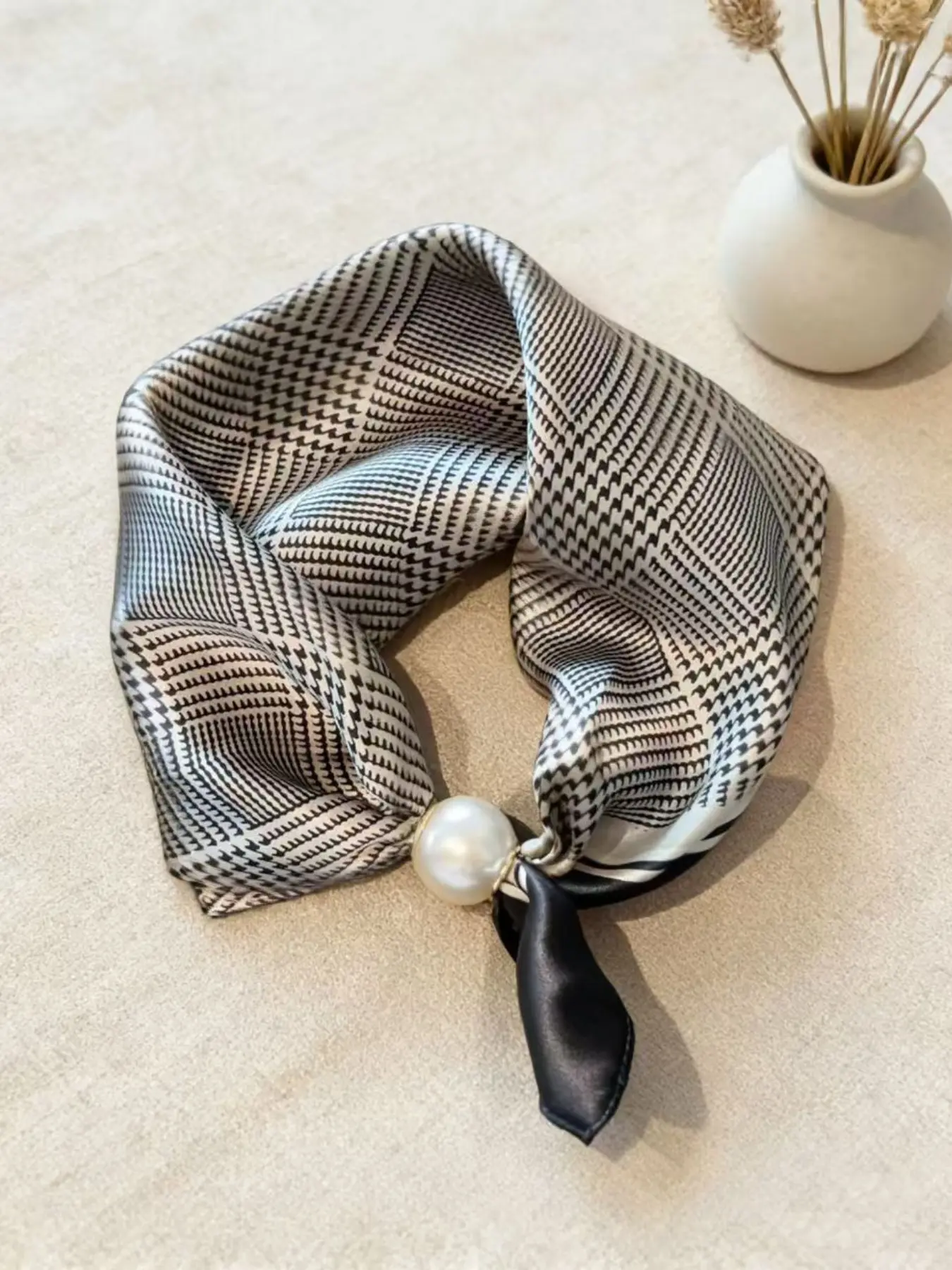 Pearl Magnetic Clasp Necklace Scarf, Plaid Pendant Neck Wrap, Elegant Loose-Fit Fashion Accessory, All-Season Holiday Wear, Decorative Scarf, Fashion Neck Shawl