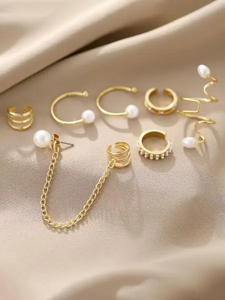 8Pcs Gold Ear Cuffs Earring Stacking Set Stackable Earrings for Women Non Piercing,14K Gold Plated Tassel Chain Pearl Ear Clip Adjustable Cubic Zirconia Sparkling Round Huggie Ear Cuff Fake Earrings Punk Jewelry Gifts