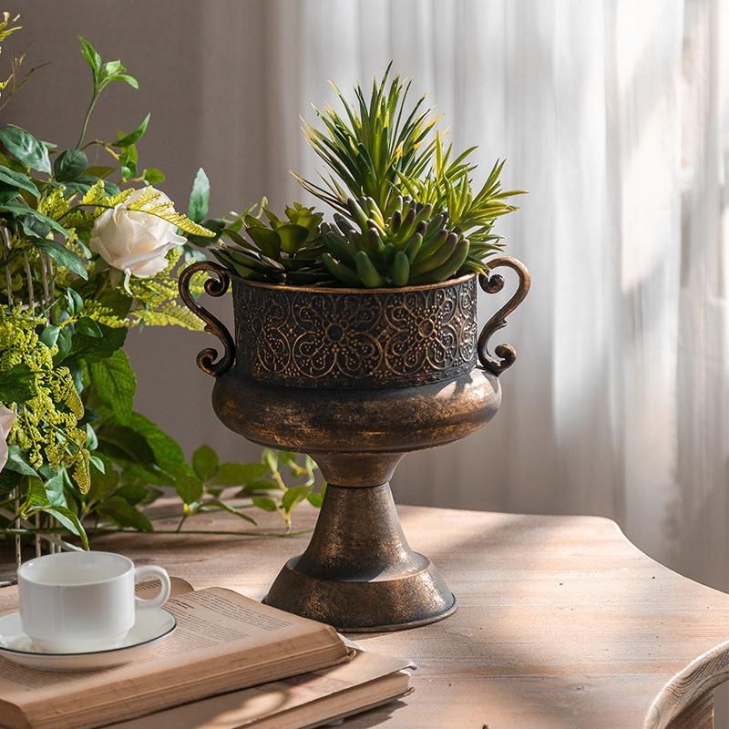 A French decorative vase crafts decorative ornaments romantic trophy shaped crafts