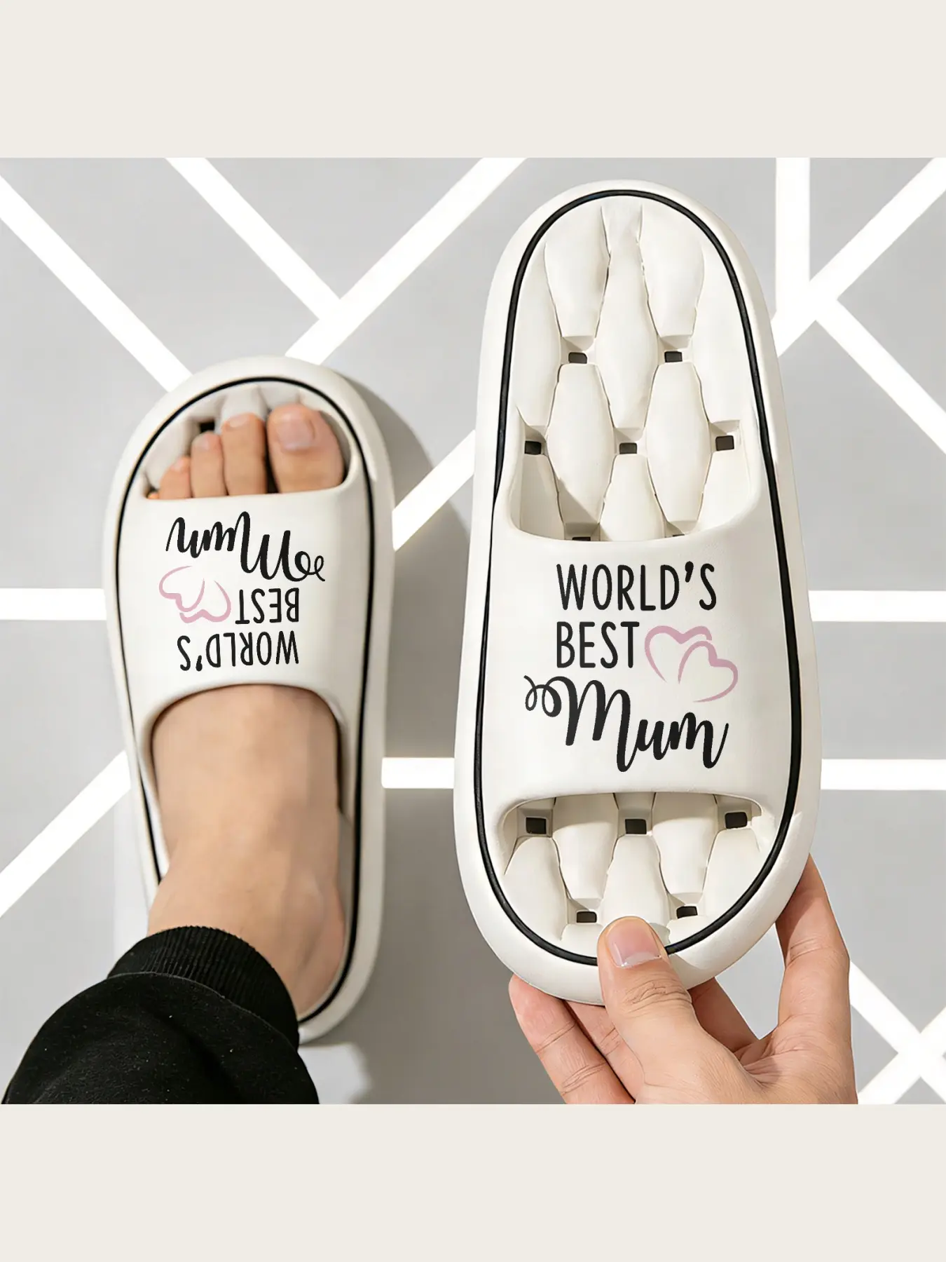 Worlds Best Mum Slippers Comfortable Soft Indoor Shoes for Mothers Day Gift Non Slip House Slippers Cozy Warm Fleece Lined Footwear for Mom Birthday Present Casual Home Slippers for Women